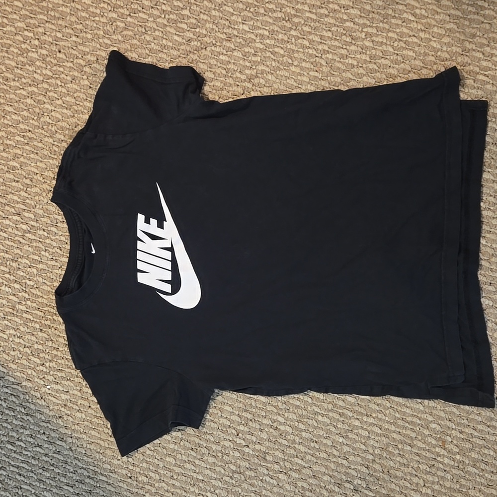 Black Nike tee